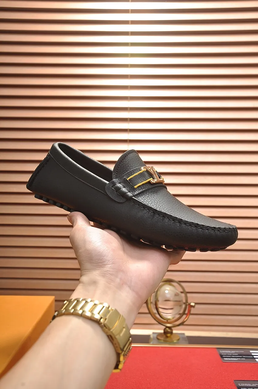 Men's men's shoes 💰420💶 [LV Doudou shoes] (sheepskin lining) new model is on the market, available on the official website. The new Doudou shoes are processed into single-color materials, and the uppers are made of imported cowhide material. The body of the shoe is fully hemmed with mark thread, and is lined with imported original cowhide leather. The elegant shoe shape is super suitable for all-matching, and the size is 38-44.